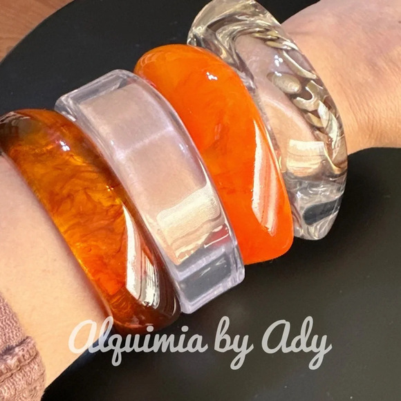 Very chunky maximalist  Bangle Lucite acrylic resin clear bracelet /statement - Picture 3 of 4